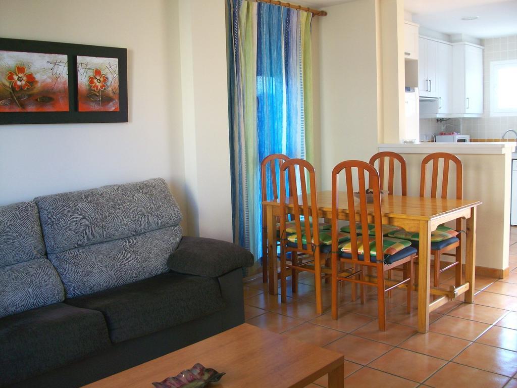 Apartamentos Par Tres - Oliva Nova Room photo