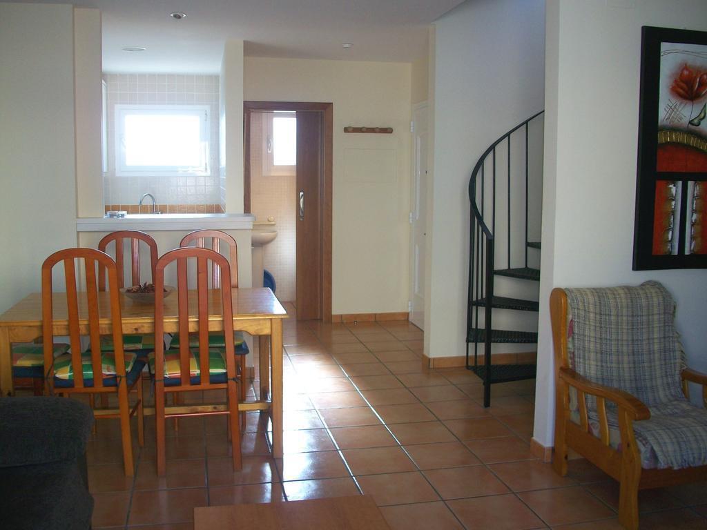 Apartamentos Par Tres - Oliva Nova Room photo